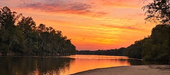 Riverview w/Dock/Sleeps 4