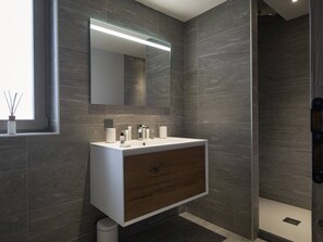 Bathroom - Apartment in the center - 8 guests, SE balcony (Courchevel 1550)