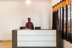 Lobby - Hotel O Nisarg Resort (Jabalpur)