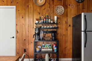 Complimentary coffee and tea bar - Bluebell Cottage-Forest Views & Fireside Evenings (Luray)