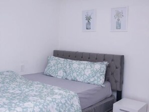 Room - Stylish 2 bedroom apartment located in the heart of Newark; Close to NYC. (Newark)