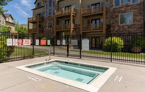 Pool - 2BR Eden Condo with Pool Hot Tub and Sauna (Eden)