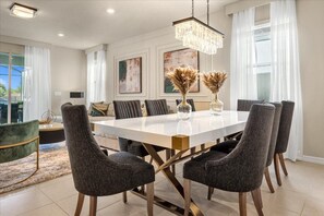 Dining area - 7 BD / 5.5 BA / Windsor Island Resort 3841 LA (Davenport)