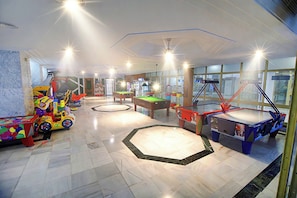 A recreational area with pool tables, a colorful children's ride, and a billiards table. - New Listing (Benalmádena)
