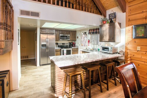 Cozy 3-bedroom chalet in gorgeous Pinetop Country Club with AC-FENCED FOR PUPS