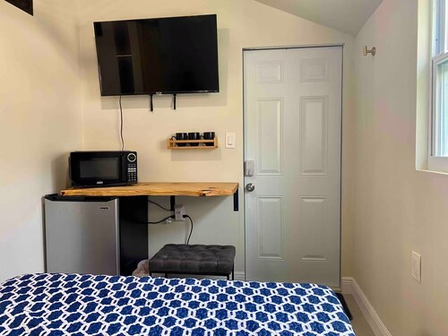 Cabin 3 - Private Queen Micro Cabin Near Miami Airport & Wynwood