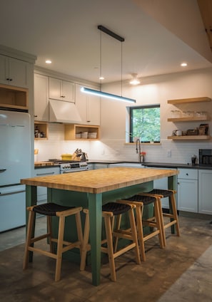 Private kitchen - NEW Cozy home located within minutes to Sugarloaf (Carrabassett Valley)