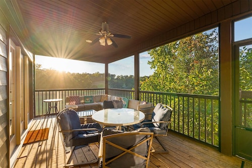 Ledgestone Country Club Retreat
