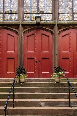 Exterior detail - By Yale | Sleeps 6 | Sauna + Gym | Free Parking (New Haven)