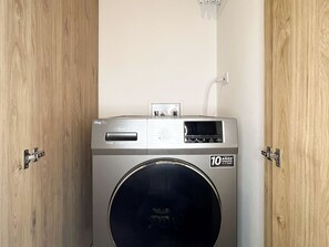 Washer-dryer for added convenience - w* | Stylish Loft in the Heart of Chicó Norte (Bogotá)