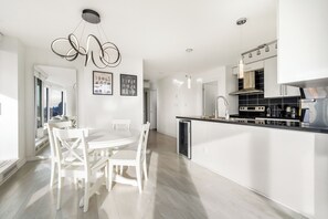 Private kitchen - Bright 2BR Condo w/ Pool Across from Stadium (Vancouver)
