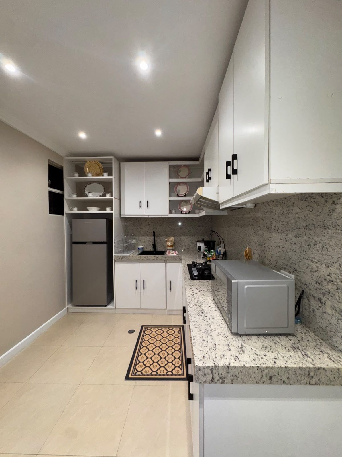Kitchen plenty comfy space 