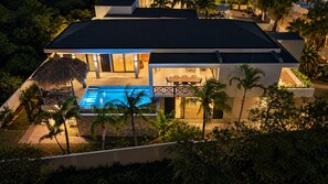 A modern house with a swimming pool, a covered patio, and a well-maintained garden. - New Listing (Jan Thiel)