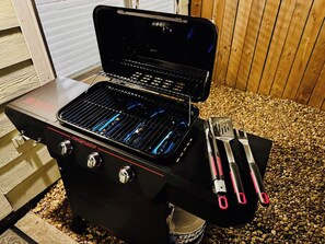 A portable barbecue grill with a control panel and a set of barbecue utensils. - House 3-Bed 2,5-Bath FREE Parking - Nice Backyard (Spring)