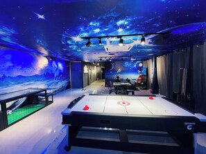 A room with a pool table, a green carpeted area, and a mural of a starry sky. - 16Pax Sunway Pyramid Karaoke Homestay by 4Balance (Petaling Jaya)