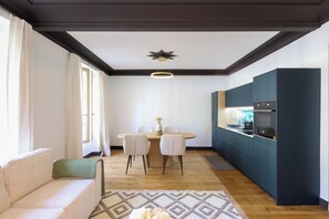 Living area - Charming Parisian Apartment Near Eiffel Tower (Paris)