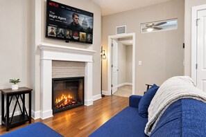 Living area - Dwntwn Suite, Rock Hall, Stadium, Casino, CSU (Cleveland)