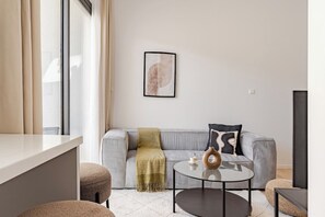 Living area - Yamas Urban Living Olympia Suites Old Town Studio (Lemesos)