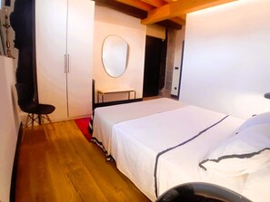 A bedroom with a bed, a desk, and a wardrobe. - New Listing (Busturia)