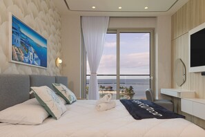 Room - 🌊 3 dormitorios + habitación de servicio con baño privado · 🛏️ 8 camas · 👥 Hasta 10 huéspedes · 🛁 Jacuzzi privado · 🌴 Terraza con vista al Caribe · 🏝️ Acceso a Playa Escondida (Playa Escondida)