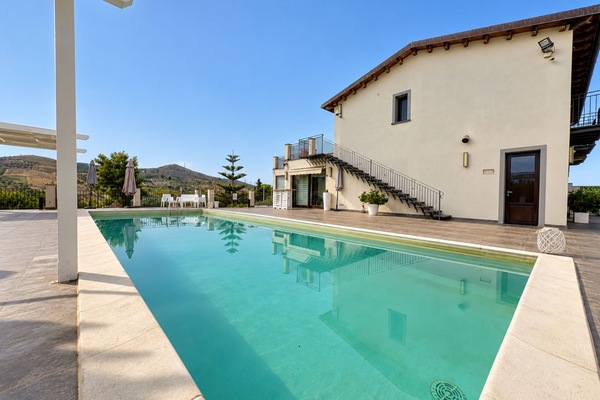 Autumn, Balcony / Terrace / Patio, Pool, Spring, Summer