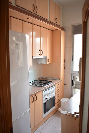 A kitchen with a stove, oven, and cabinets. - New Listing (Madrid)