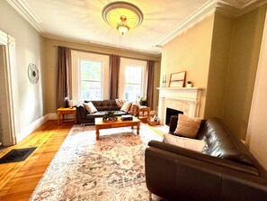 Living area - Charming Loyalist Home Uptown Saint John (Saint John)
