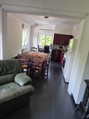 A compact living space with a dining area, a kitchenette, and a sofa. - New Listing (Ville-sur-Saulx)