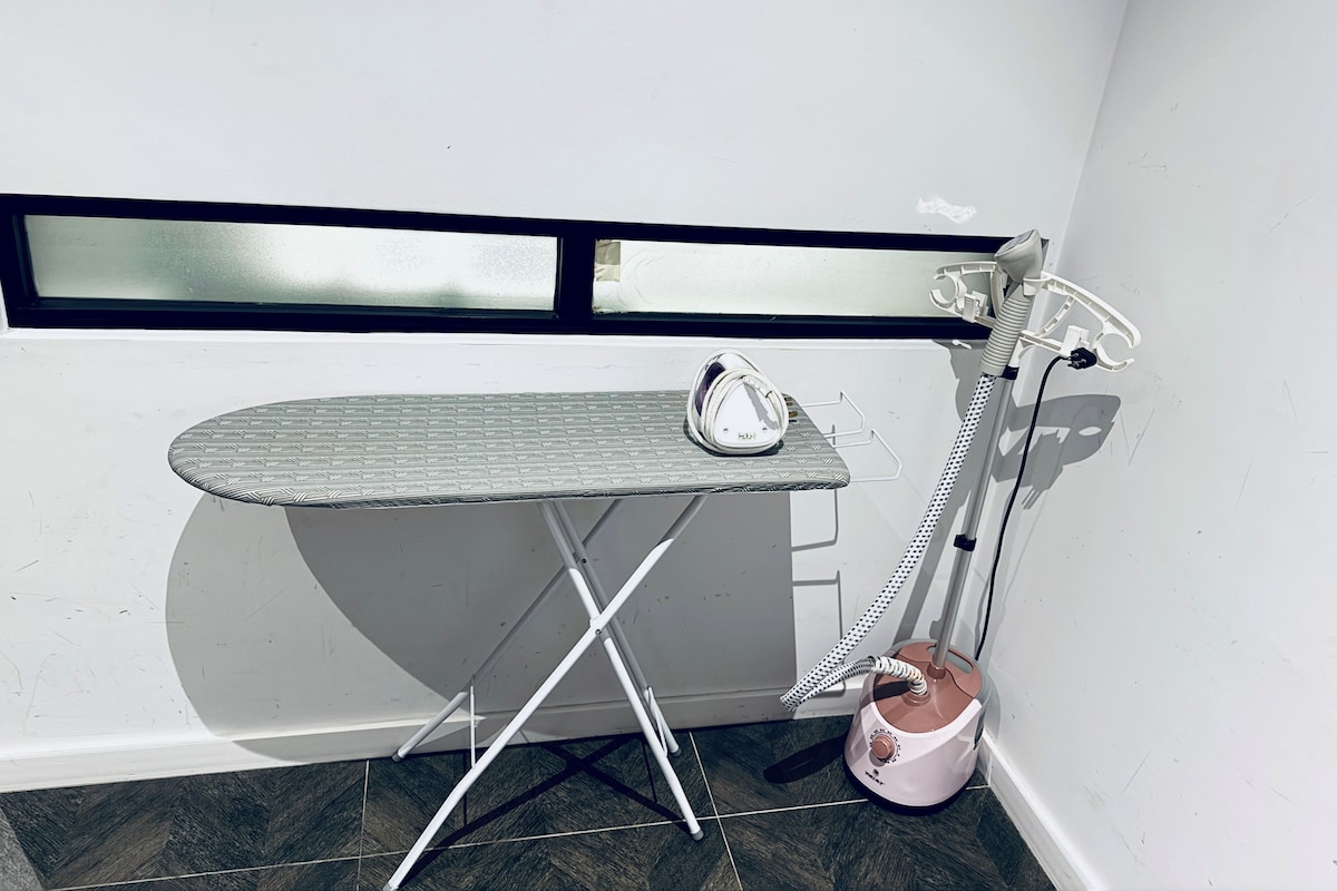 Iron/ironing board