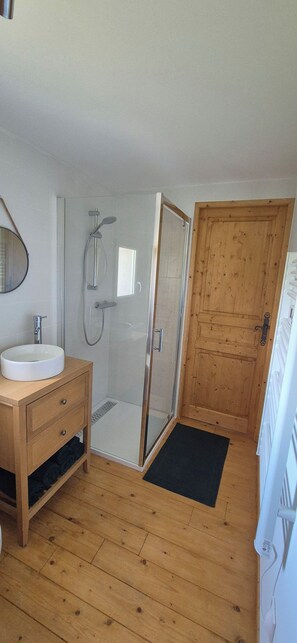 Bathroom - New Listing (Saint-Gilles)