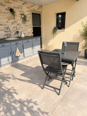Outdoor dining - New Listing (Argences)