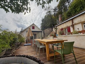 Outdoor dining - New Listing (Vouvray)