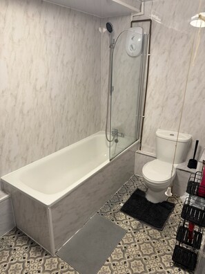 Bathroom - Brick Lane City Stay | Spacious Flat Sleeps 6 (London)