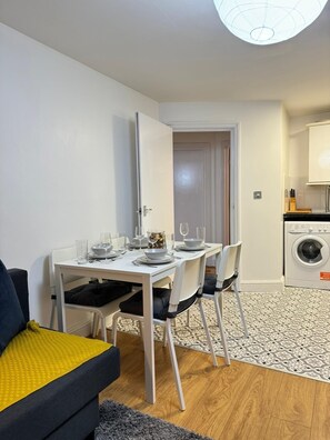 Dining - Brick Lane City Stay | Spacious Flat Sleeps 6 (London)