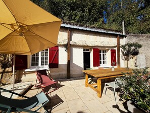 Outdoor dining - New Listing (Vouvray)