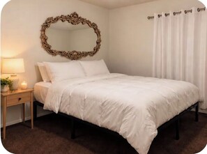Room - 2-bedroom apartment in excellent Phoenix with refreshing AC (Phoenix)