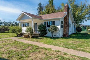 A single-story house with a front porch, a chimney, and a small front yard. - Modern Country Escape | Potter Valley Retreat (Potter Valley)