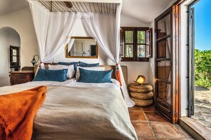 Room - Rural cortijo with pool and Mediterranean views (Canillas de Aceituno)