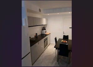 Private kitchen - New Listing (Montpellier)