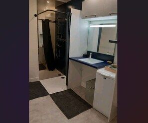 Bathroom - New Listing (Montpellier)