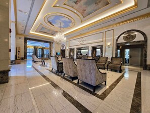 Main lobby  area with 24/7 security - Rare find. Spacious 1bdrm OV with panoramic views. (Honolulu)