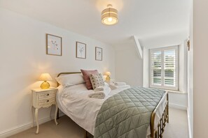 Room - The Gables - Sea Views Rustic Country Charm (Newport)
