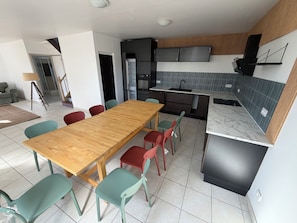 Dining - New Listing (Cléder)