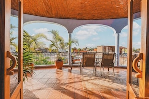Terrace/patio - Morro Cima Penthouse: Central Sayulita 2BR w/ Terrace, Pool & Ocean Views (Sayulita)