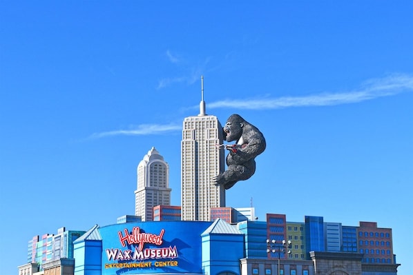 A Hollywood Wax Museum sign with a gorilla statue in front. - Amazing Studio with Balcony,Beach and Pool Access (North Myrtle Beach)