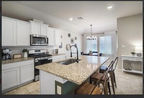 Private kitchen - Bronco Buster Bunkhouse: Your CC TX Getaway (Corpus Christi)