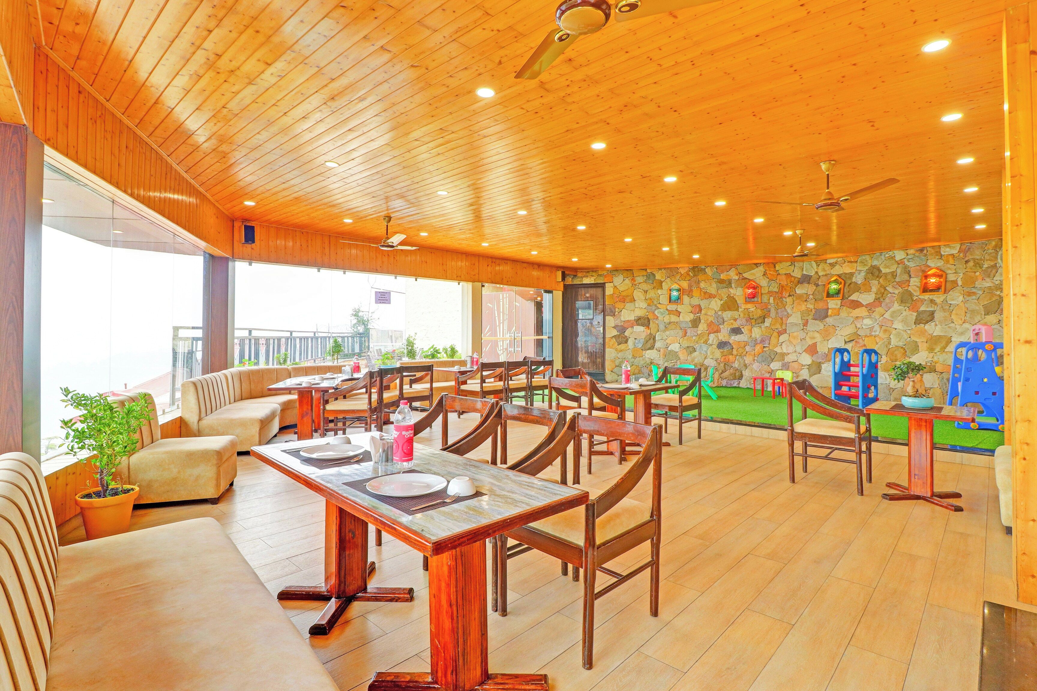 Tempat makan luar