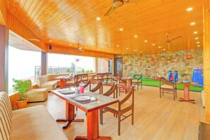 Tempat makan luar