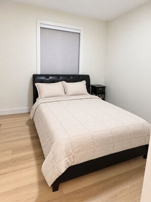Room - Ladner suite, kitchen, A/C and laundry (Delta)