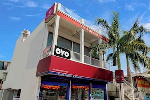 A two-story building with a balcony and a sign for 'Baliram Complex'. - Hotel O The Golden Key (Nagpur)